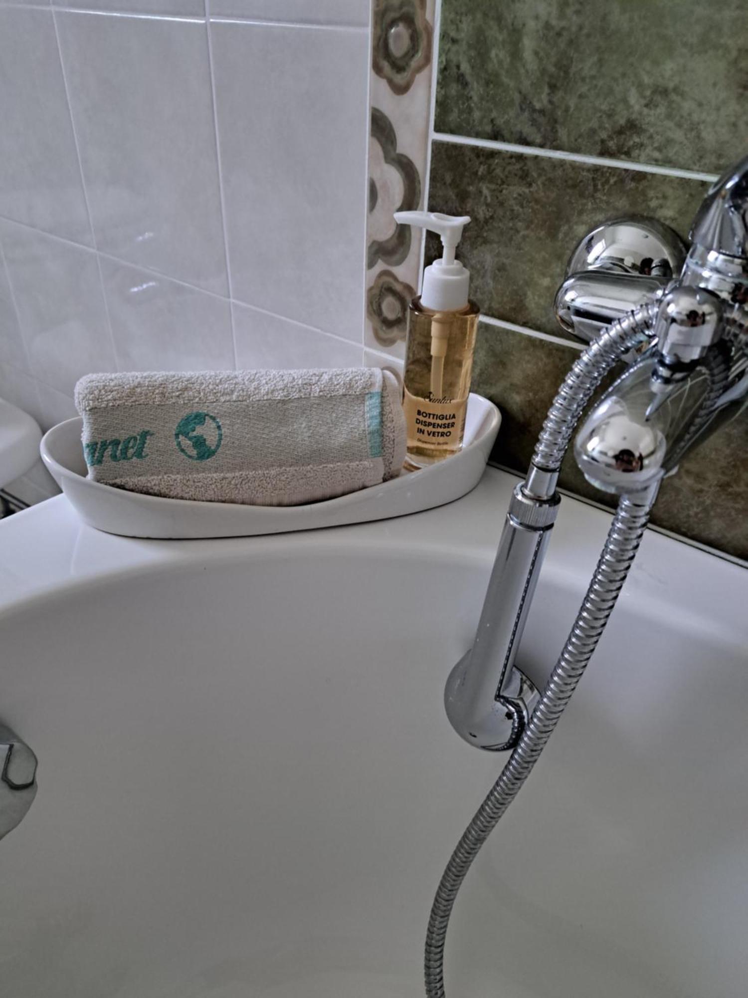La Casa Di Mezzo-Affitti Brevi-Zona Ospedali Villa Busso Buitenkant foto